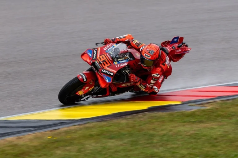 Marc Marquez pimpin sesi latihan MotoGP Ceko dalam kondisi basah
