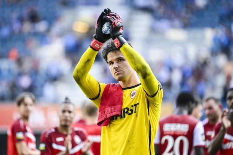 Man United Bidik Kiper Muda Belgia Usai Onana Alami Cedera