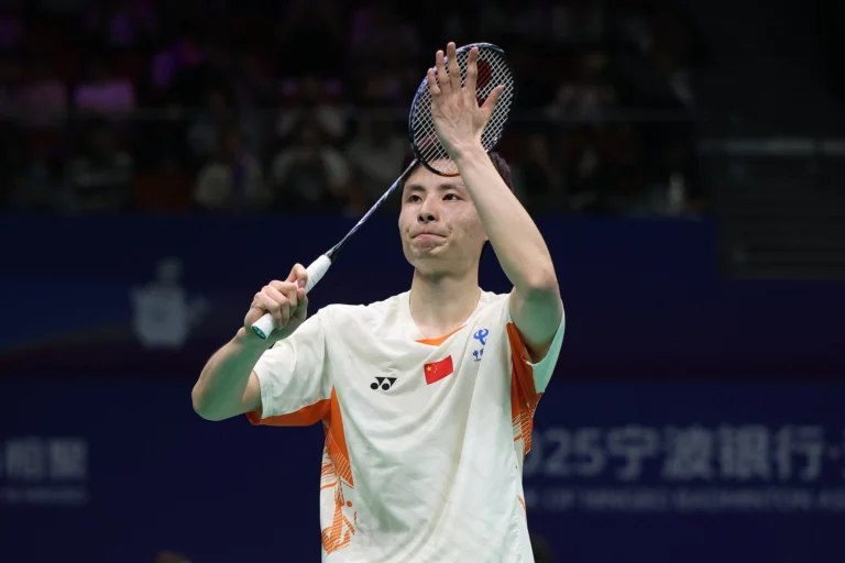 Shi Yu Qi kalahkan Christo Popov untuk melaju ke final Japan Open 2025