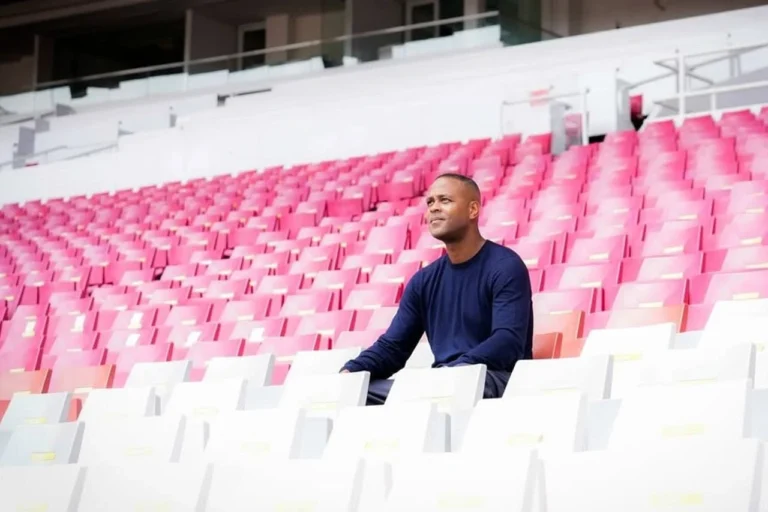 Patrick Kluivert hadiri final IBL 2025 di GOR Soemantri