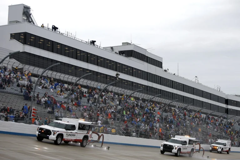 Hujan di Dover Motor Speedway Paksa NASCAR Batalkan Sesi Kualifikasi