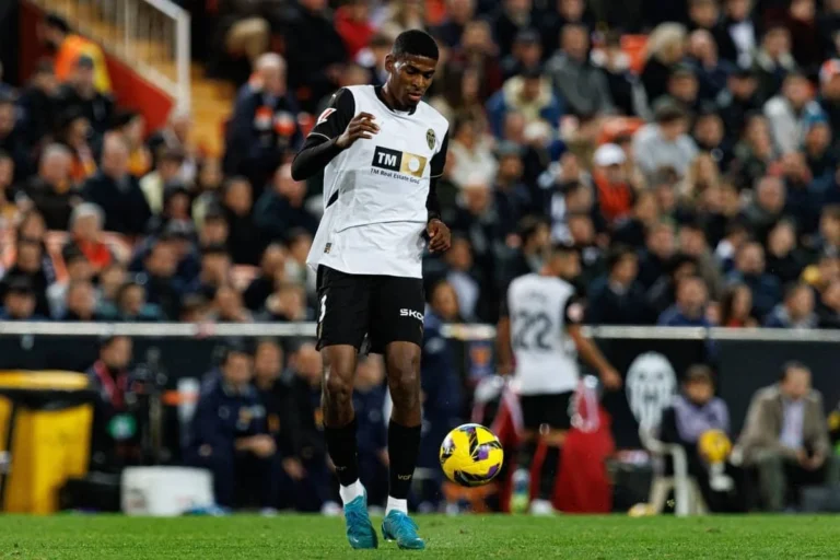 Arsenal resmi datangkan bek muda Valencia Cristhian Mosquera