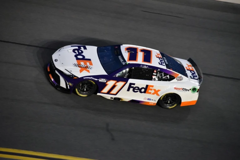 Denny Hamlin perpanjang kontrak multi-tahun dengan Joe Gibbs Racing