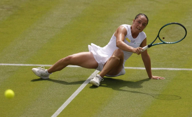 Cocciaretto Crushes Pegula in Wimbledon Shock, Match Ends in Under an Hour