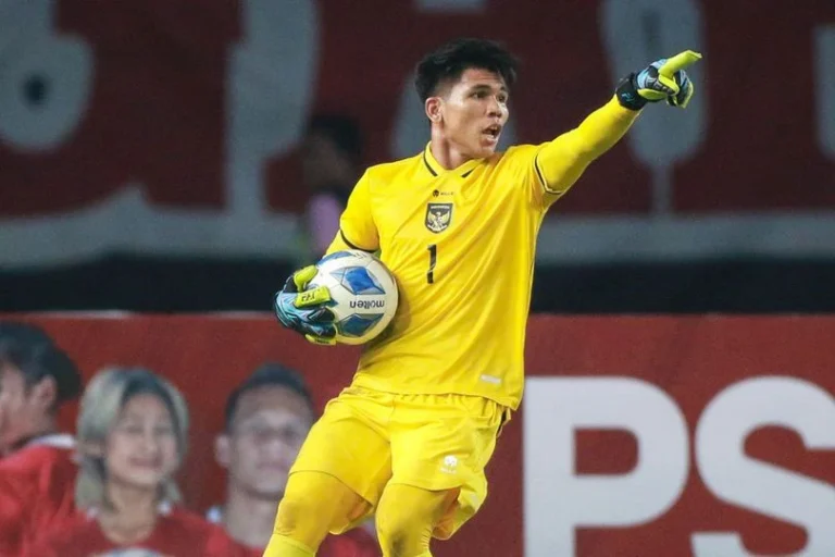 Brilliant Save by Cahya Supriadi Denies Aliff’s Free Kick