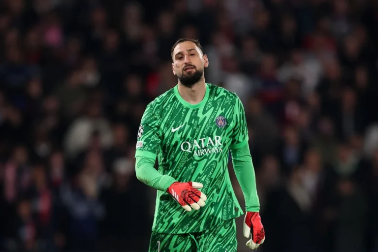 “Bavariya” futbolchilari Donnarumma kechirim so’rash uchun PSJ kiyinish xonasiga bostirib kirishdi