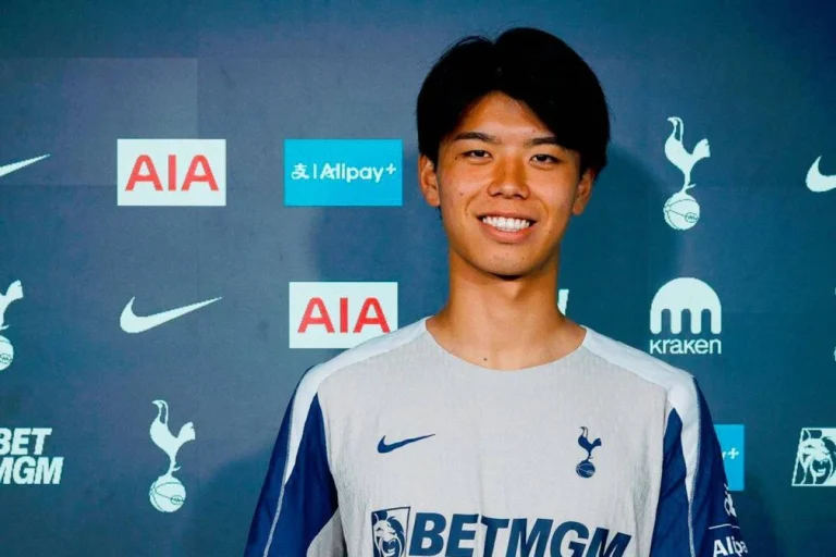 Kota Takai Resmi Gabung Tottenham, Pecahkan Rekor J-League