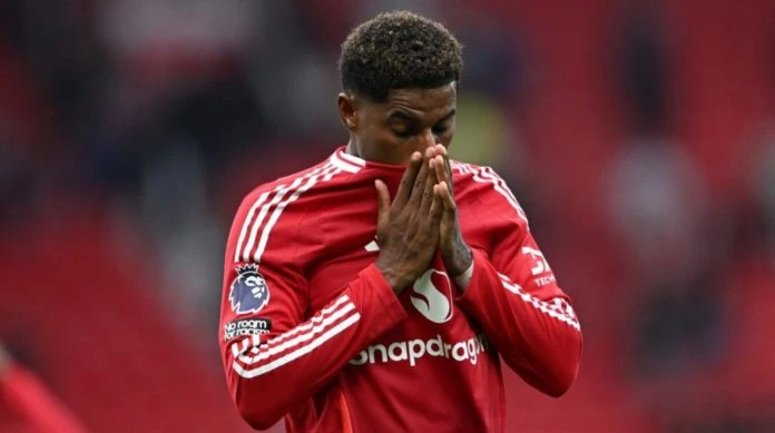 Five Manchester United players skip training to search for new clubs