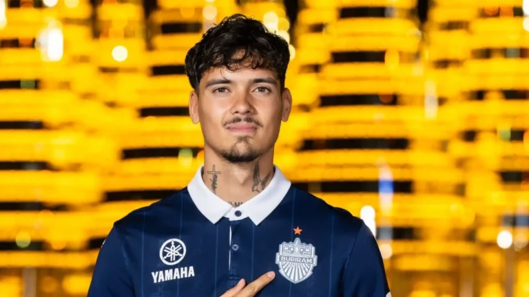 Shayne Pattynama Resmi Gabung Buriram United dari KAS Eupen