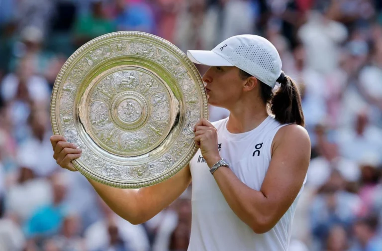 Świątek Ukir Sejarah, Menang Telak di Final Wimbledon