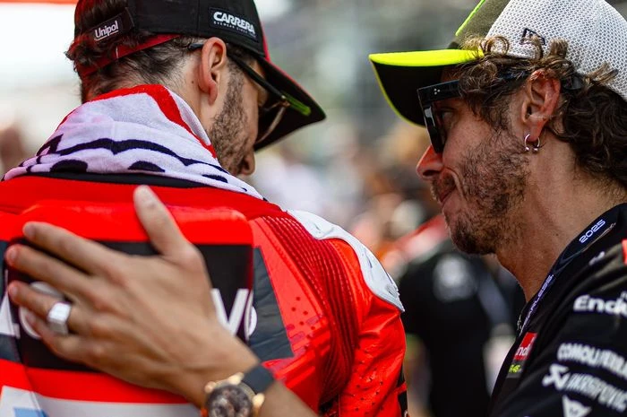 Bagnaia Dikritik Sahabat Rossi Usai Duel dengan Marquez