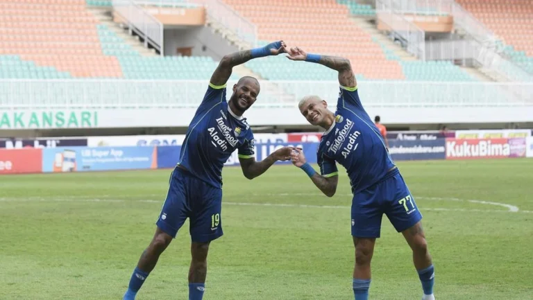Malut United Menang dari Dewa United