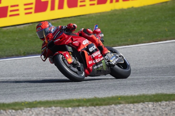 Mark Markes Avstriyaning MotoGP Gran-pri Sprintida g’olib chiqdi Aleks Markes 2-oʻrin, Akosta 3-oʻrinda