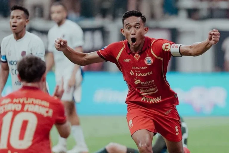 Persis Solo vs Persija Jakarta