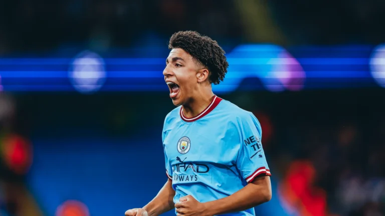 Rico Lewis, bek muda Manchester City saat bertanding di Etihad Stadium