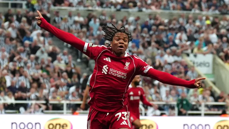 Rio Ngumoha mencetak gol kemenangan Liverpool ke gawang Newcastle di menit ke-100 Premier League