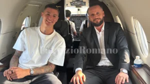 Benjamin Sesko and agent Elvis Bašanović on a private jet to Manchester ahead of Manchester United medical, August 2025.