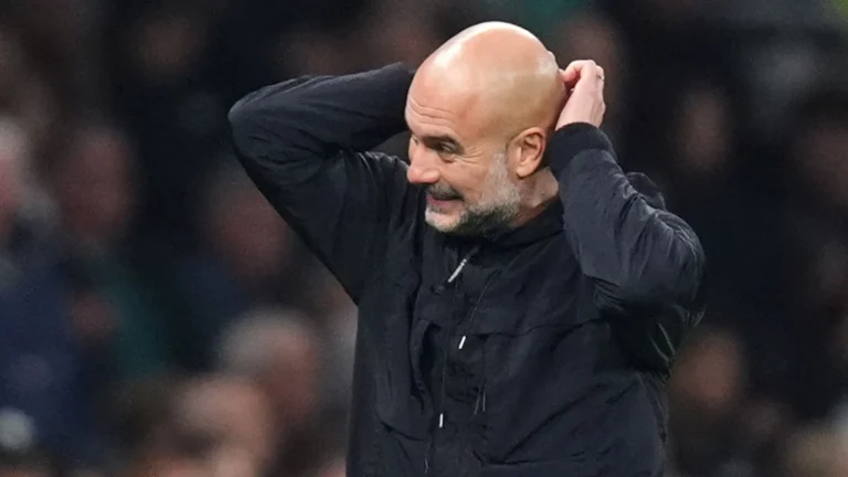 Pep Guardiola bereaksi dengan frustrasi saat Manchester City kalah dari Brighton di Premier League