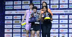 Putri KW merayakan kemenangan usai memastikan medali perunggu